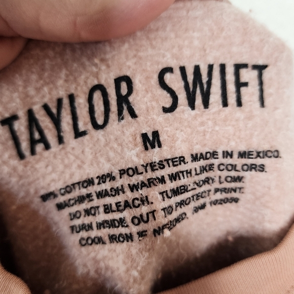 Taylor Swift Red TV Sweatshirt M - Picture 5 of 5